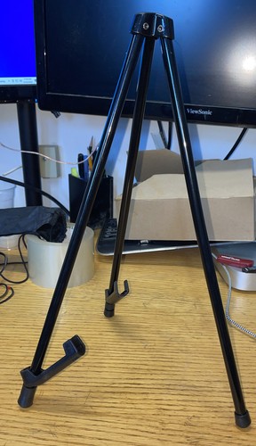 Sturdy black portable easel - *sturdy*,